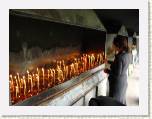 Monasterio de Cernica. Poniendo velas a los muertos.