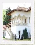 Monasterio Brancoveanu. Escalinata del claustro.