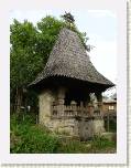 Maramures. Pequeo altar a la entrada de la Iglesia de Leud.